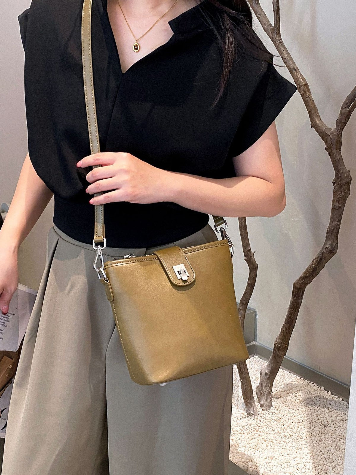 Retro Cube Top Grain Leather Mini Bucket Bag – Olive Green