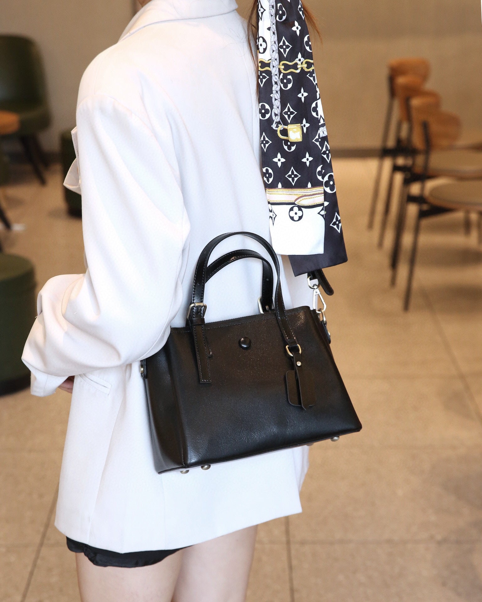 Retro Muse Oil Wax Leather Tote Bag – Black